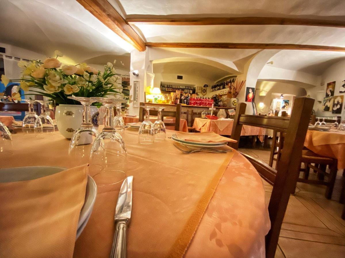 Locanda Tipica Sa Corte Oliena Luaran gambar