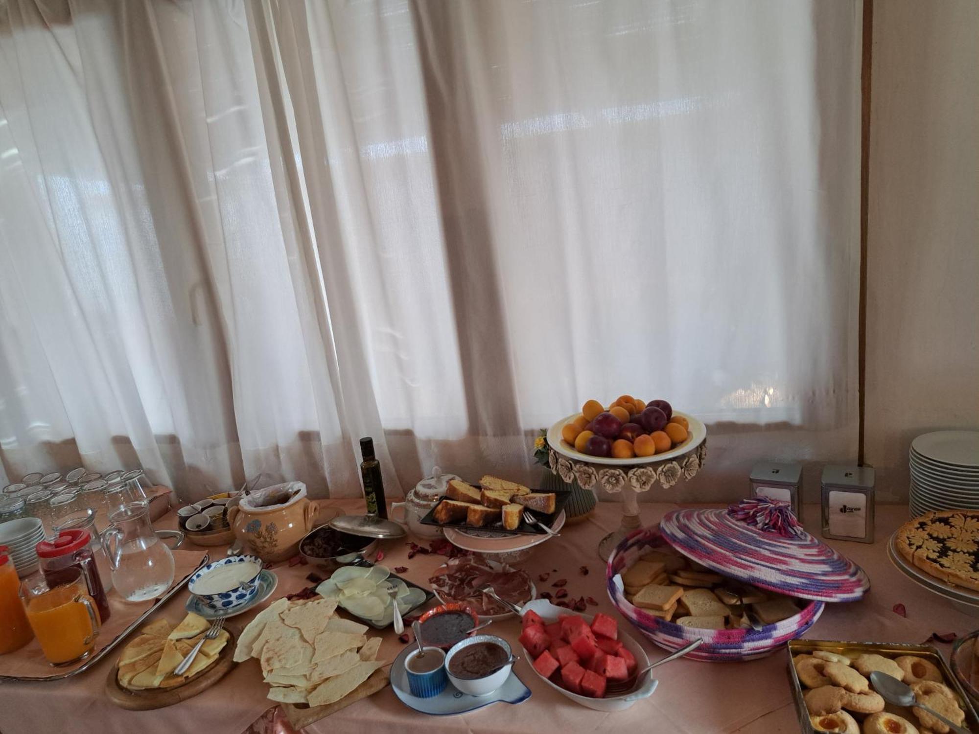 Locanda Tipica Sa Corte Oliena Bilik gambar