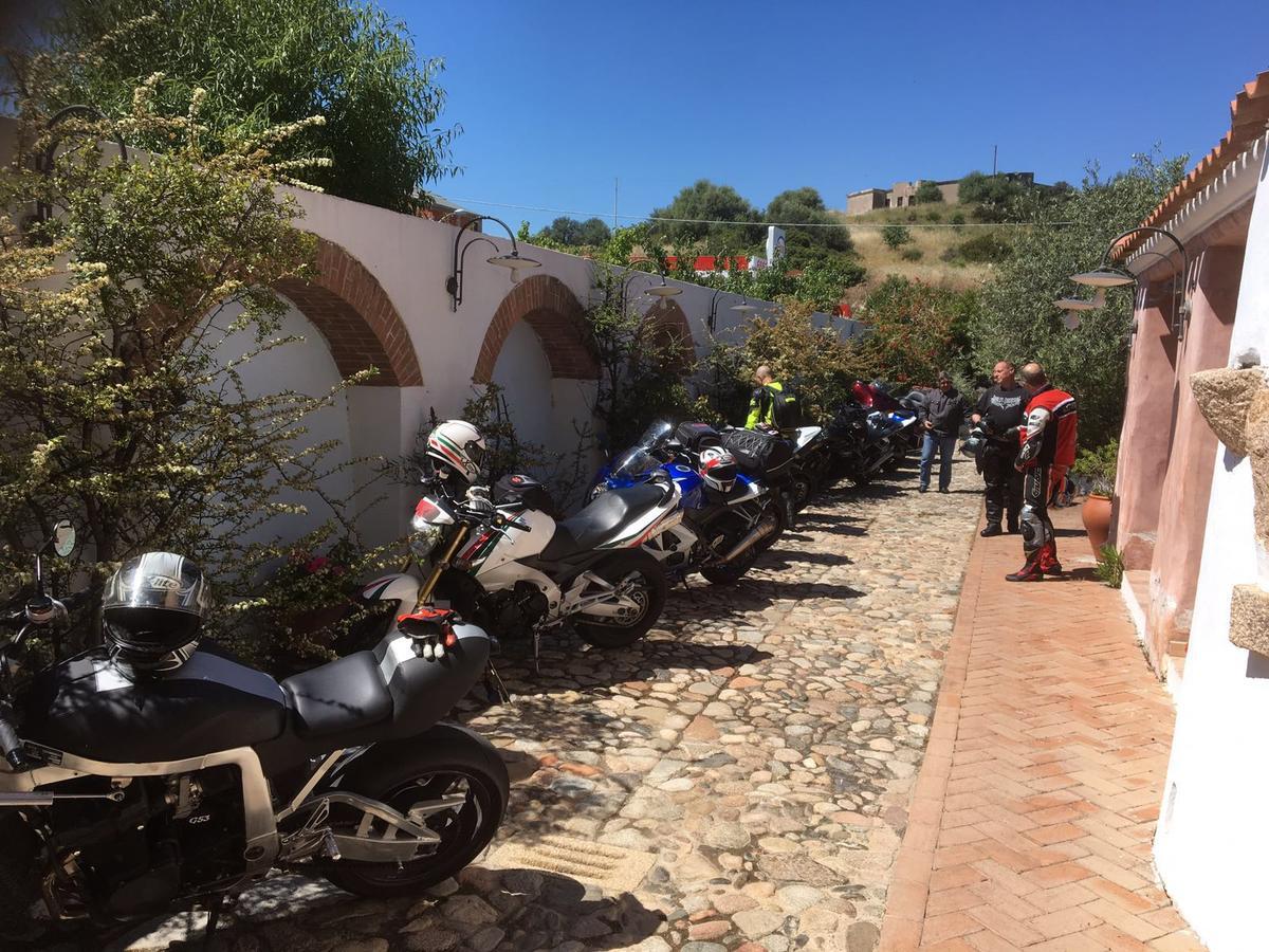 Locanda Tipica Sa Corte Oliena Luaran gambar