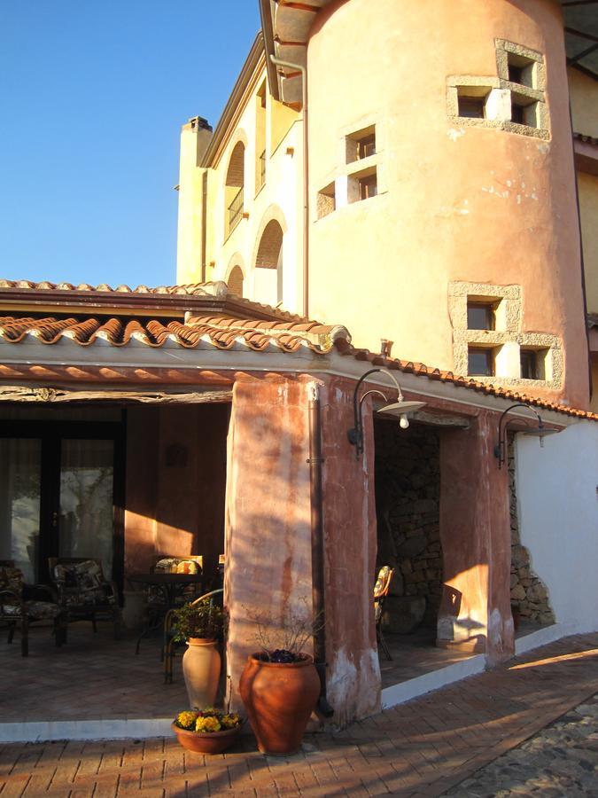 Locanda Tipica Sa Corte Oliena Luaran gambar