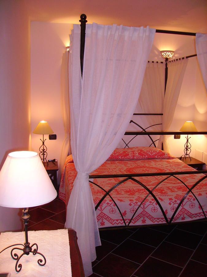 Locanda Tipica Sa Corte Oliena Luaran gambar