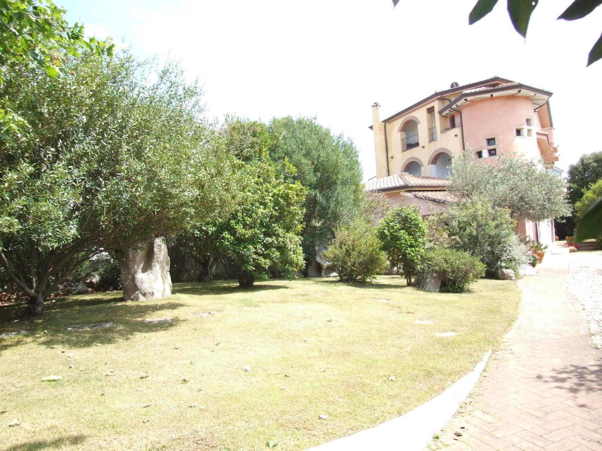 Locanda Tipica Sa Corte Oliena Luaran gambar