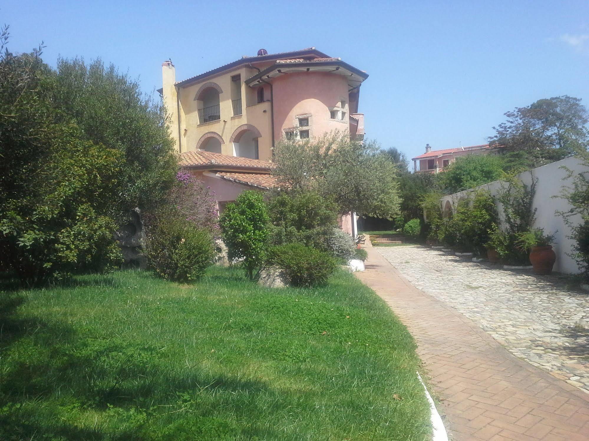 Locanda Tipica Sa Corte Oliena Luaran gambar